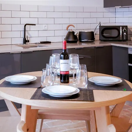 Mar-ria 3 Apartment *